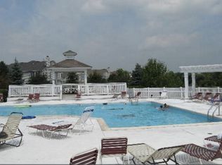 2962 Falling Waters Ln, Lindenhurst, IL 60046