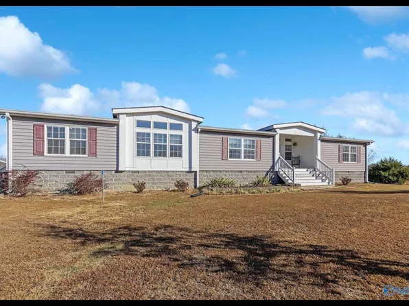 152 Hamner Dr, Laceys Spring, AL 35754