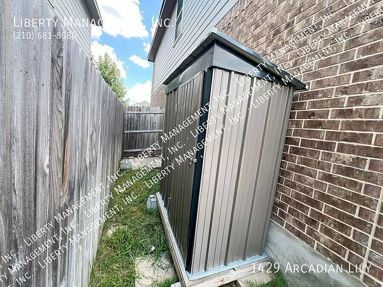 1429 Arcadian Lily — Photo 44
