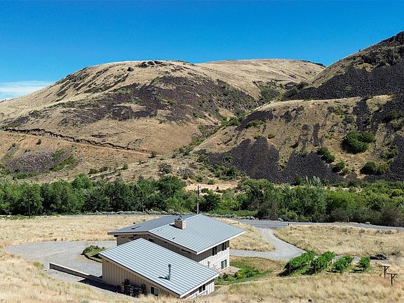 2nd image of 7400 Colockum Road