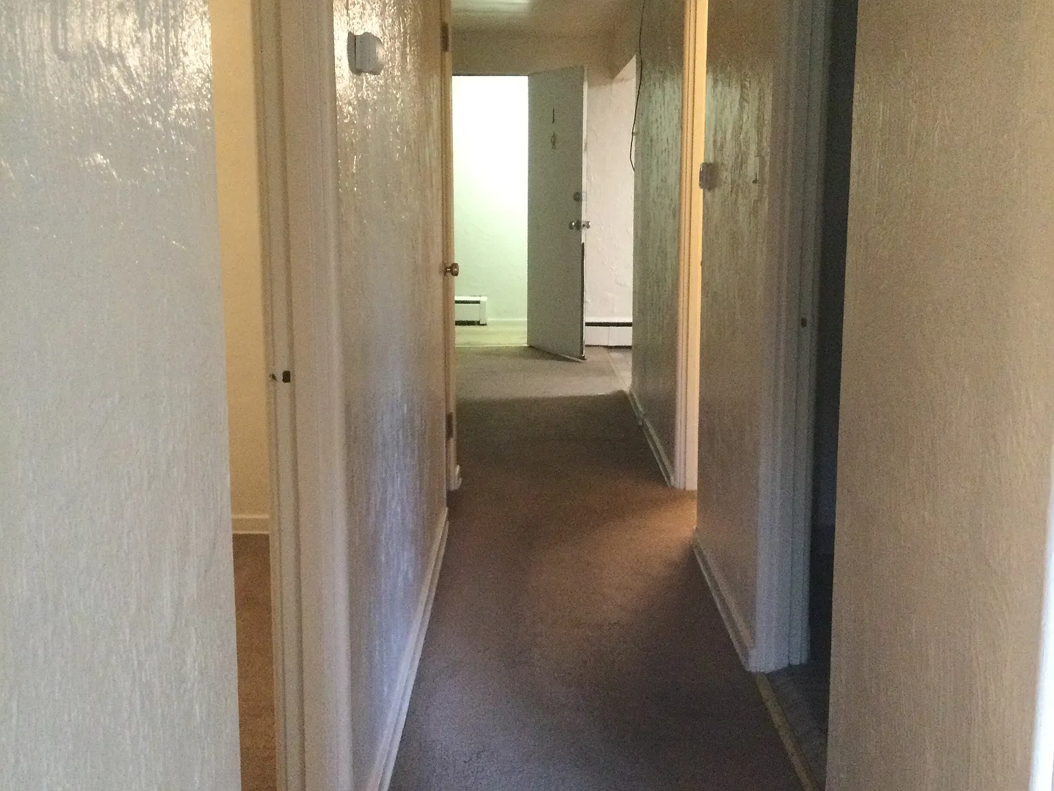 3 bed, 930 sqft, $1,200 — Photo 1