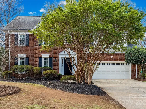 1206 Matthews Plantation Dr, Matthews, NC 28105