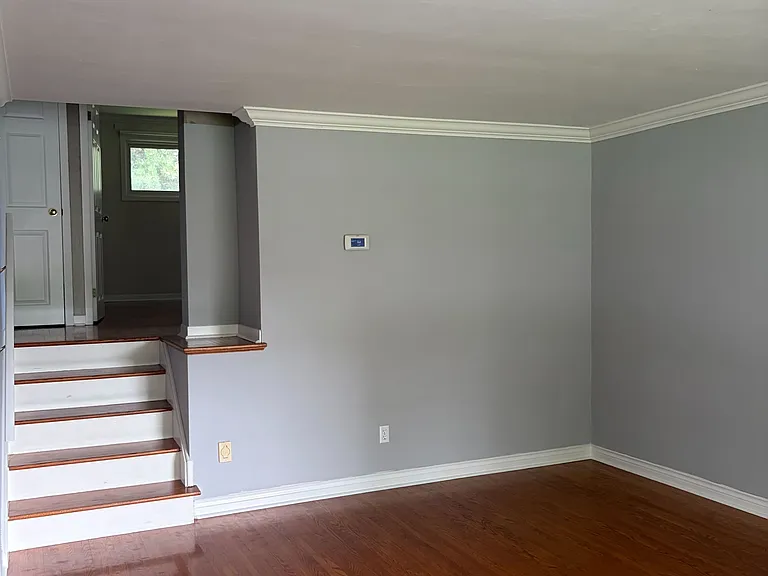 10 Miami Dr — Photo 2