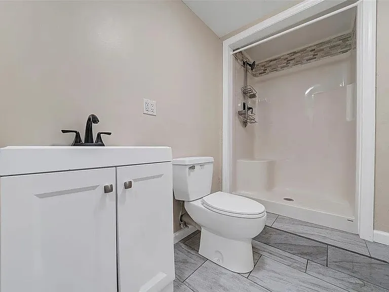 54 Capital Dr — Photo 28