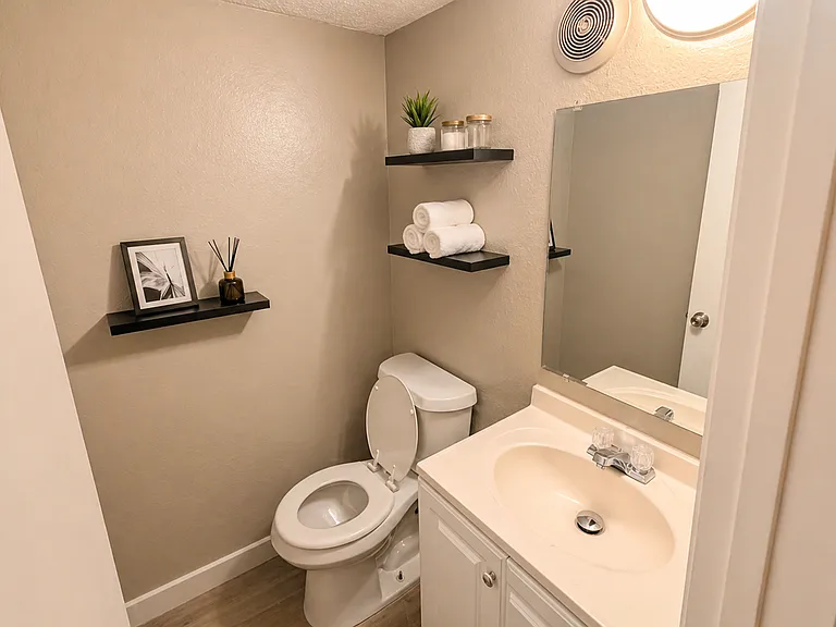 1711 Burton Dr #B — Photo 9