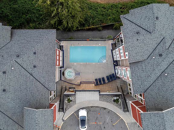 4th image of 2242 Whatcom Rd #406