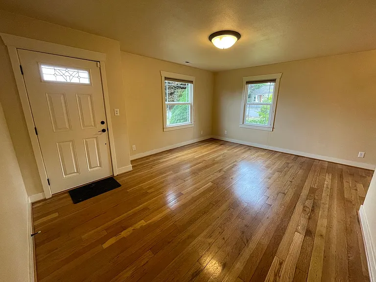 215 South Ln — Photo 2