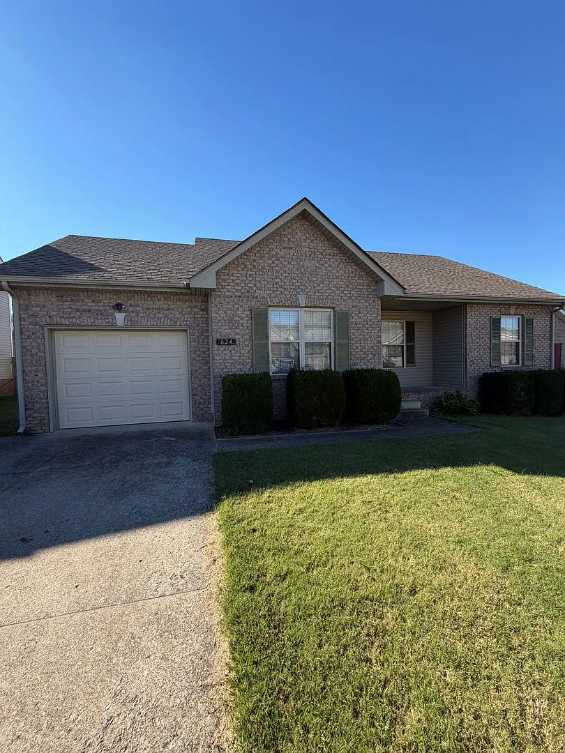 3 Bedroom House Near Fort Campbell with NO HOA! — Photo 1