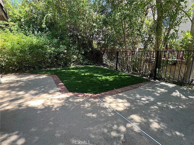22840 Sparrowdell Dr — Photo 21