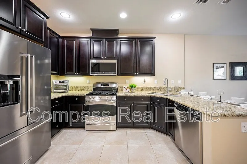 2 bed, 2.0 bath, 1403 sqft, $4,000 — Photo 2