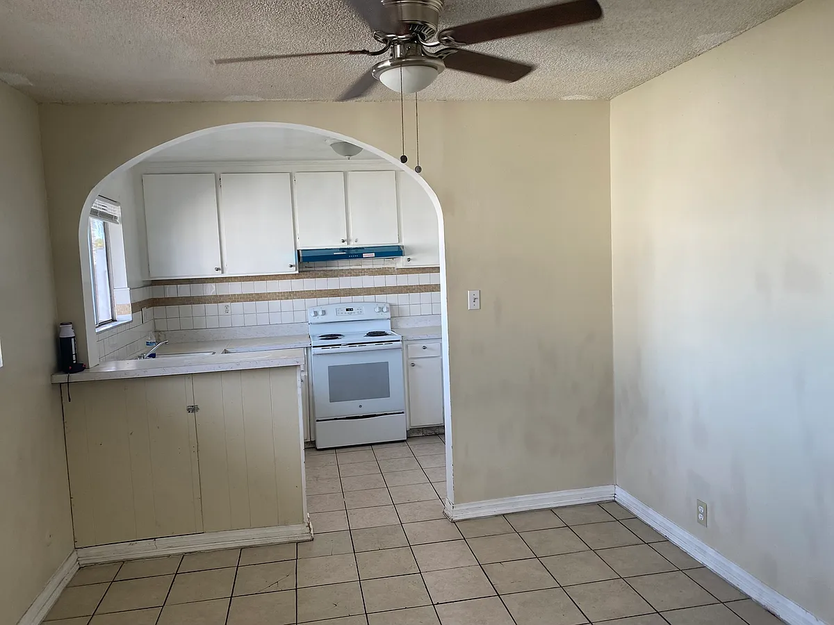 Building Photo - 5530 Ackerfield Ave #107