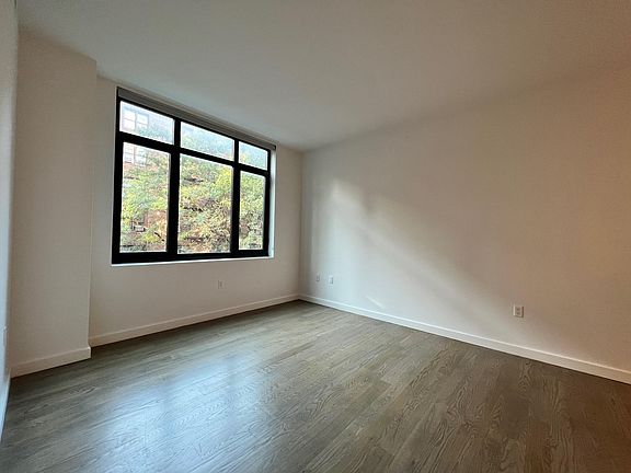 5th image of 125 Parkside Ave APT 6R