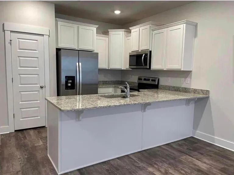 1630 Iroquois Ct — Photo 2