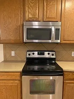 4 bed, 2.5 bath, 2000 sqft, $2,150 — Photo 2