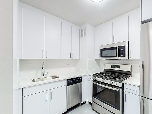 5th image of 96 5th Ave APT 18A