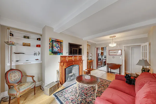 Sold by R New York | media 8