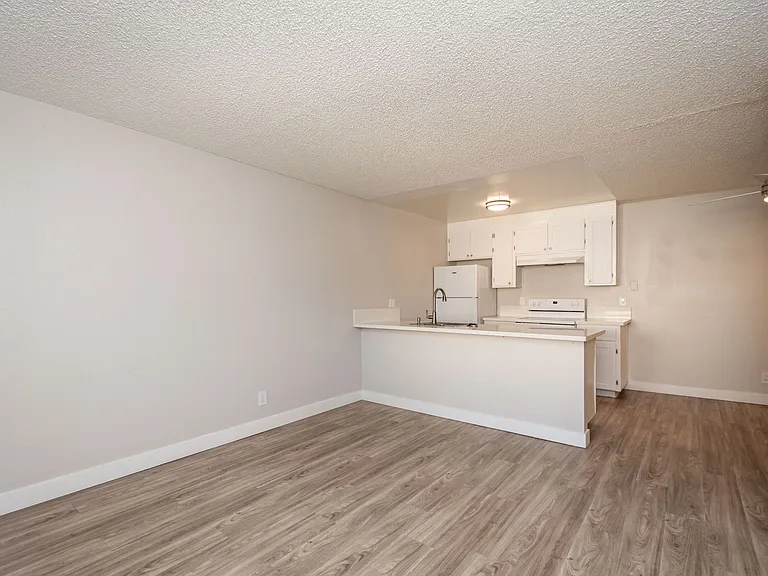 The Elms Apartments at 28th St — Photo 25