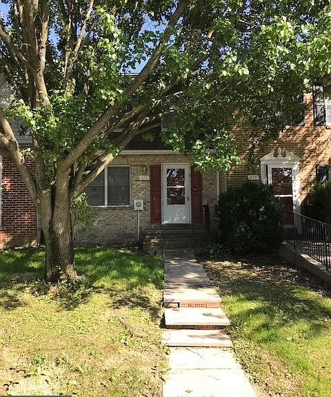 373 Surrey Club Ln — Photo 1
