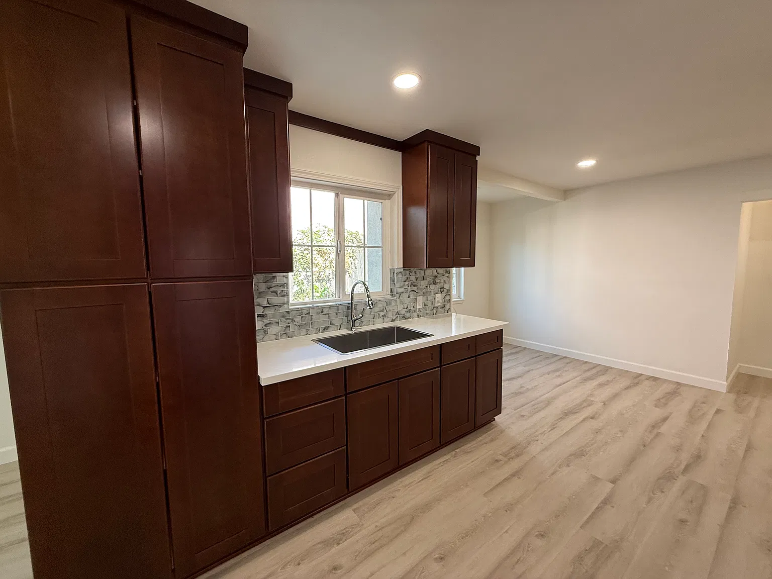 2 bed, 1039 sqft, $2,850 — Photo 3