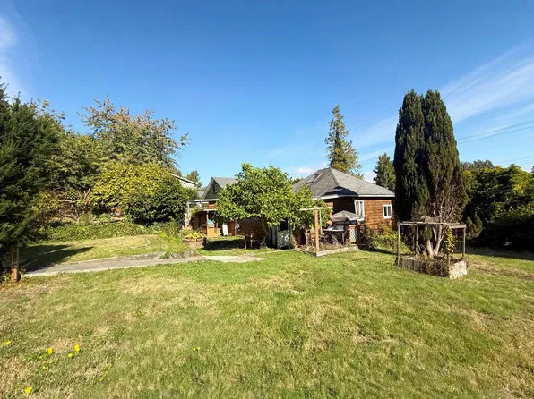 1815 Barnet Hwy, Pt Moody, BC V3H 1V9