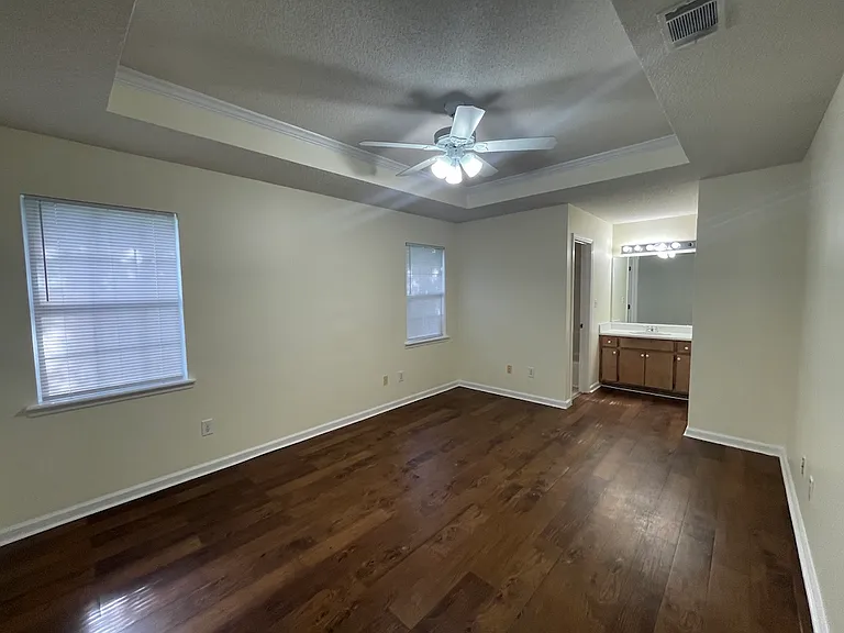 921 Pine Cone Cir — Photo 8