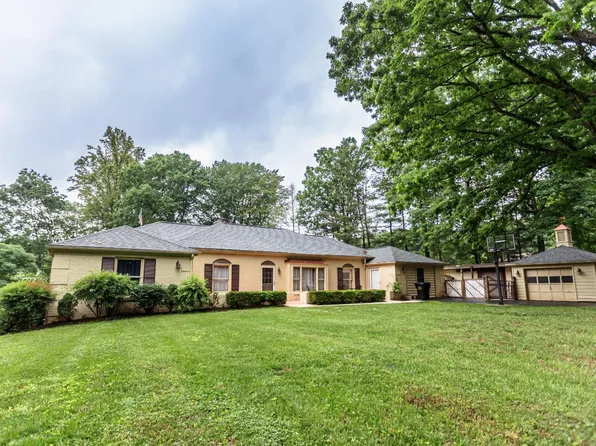 218 Walton Dr, Appomattox, VA 24522