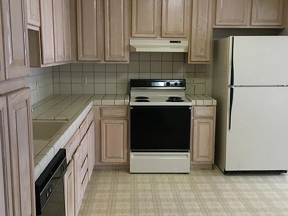 5th image of 1582 Taraval St #1