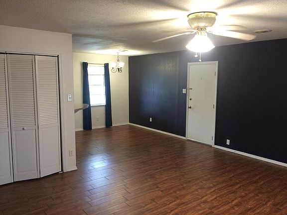 Living room/Dining Area