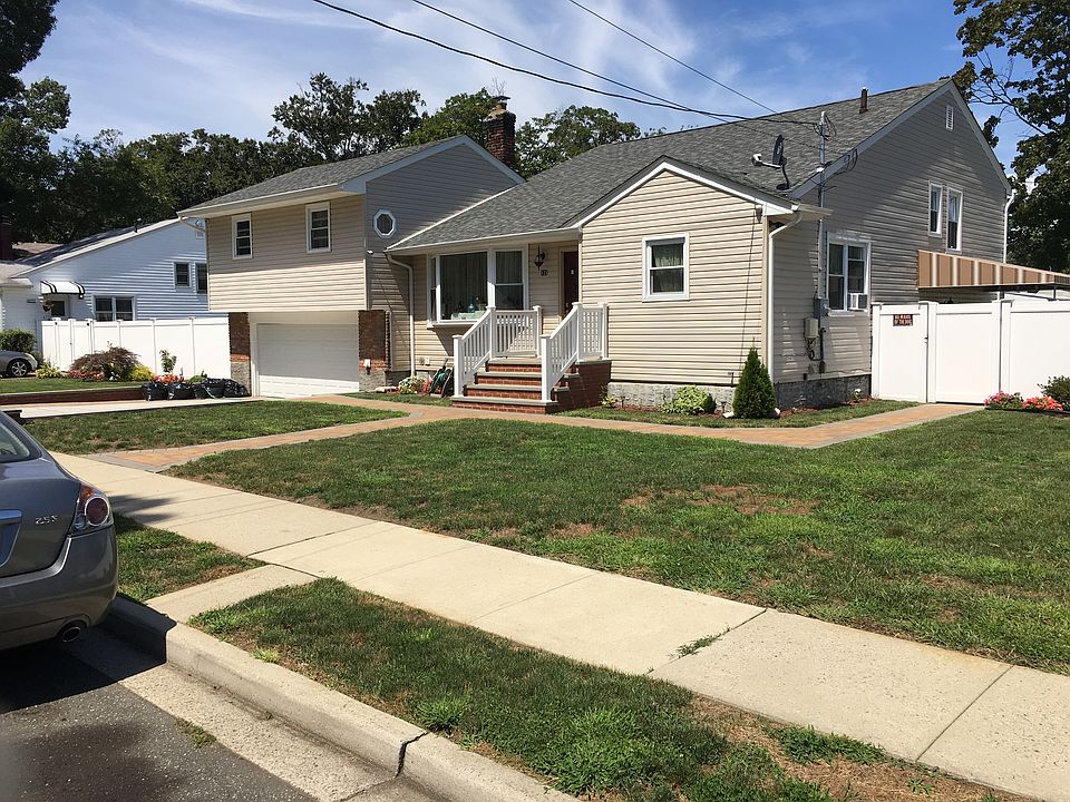 2nd image of 123 Colonial Ave
