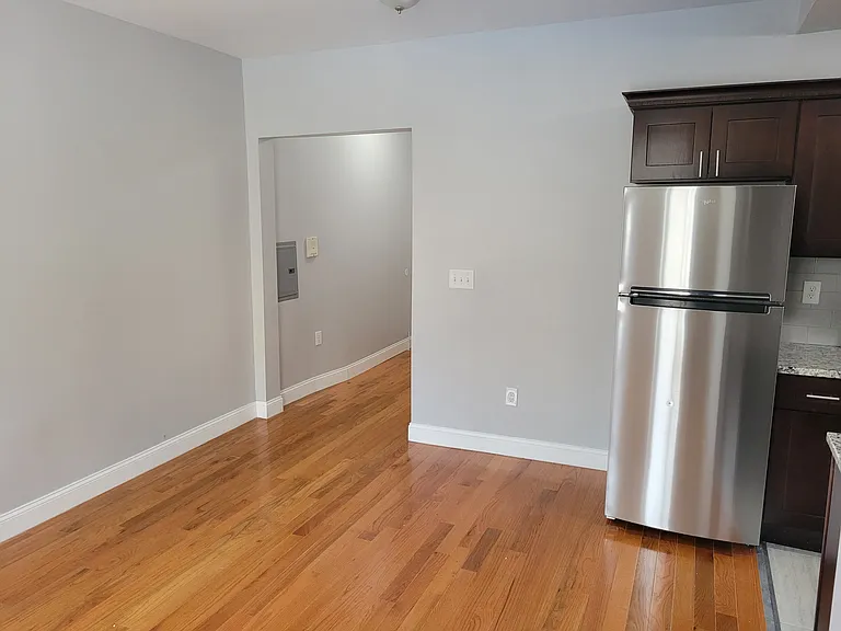 166 Summit — Photo 11