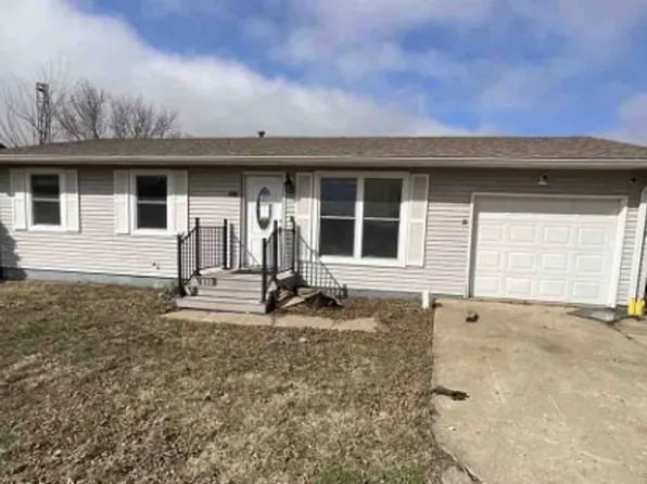 1424 Hale Dr, Junction City, KS 66441