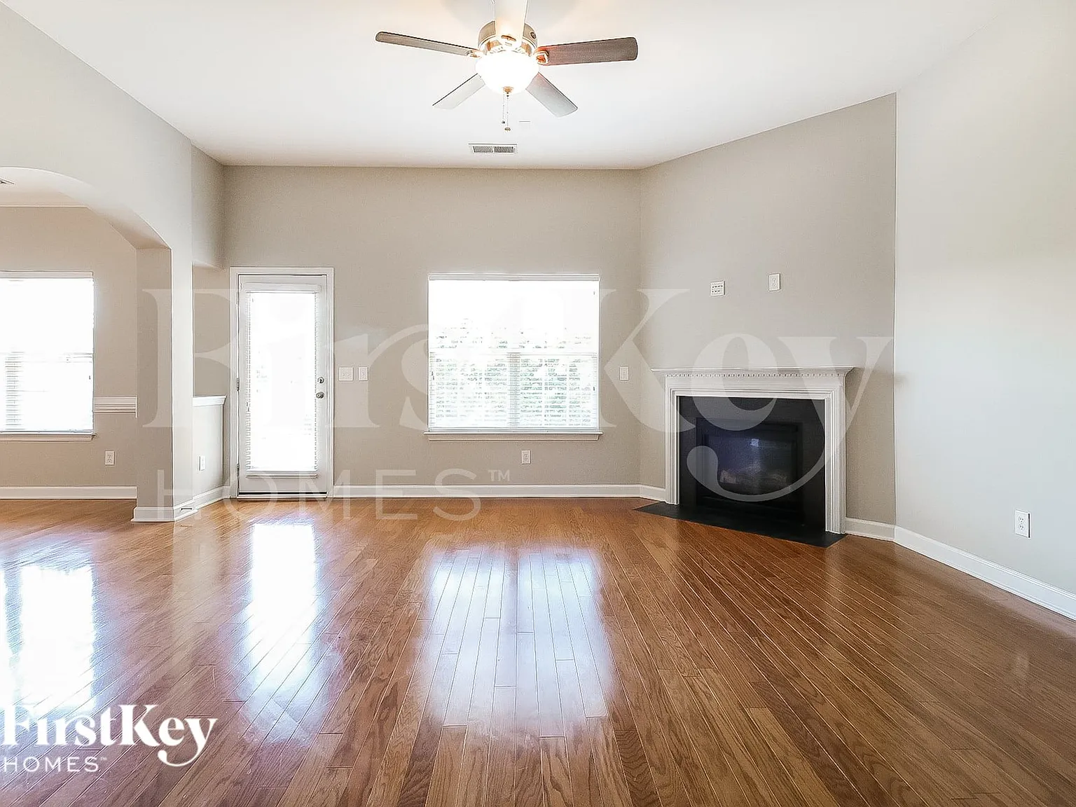 3 bed, 2.0 bath, 2633 sqft, $2,900 — Photo 3
