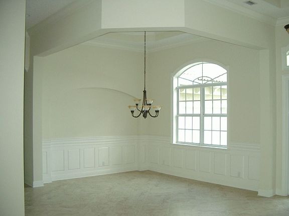 DINING/RAISED PANEL WALL TREATMENT
