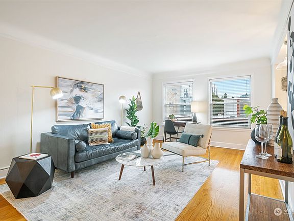 5th image of 325 Harvard Avenue E #402