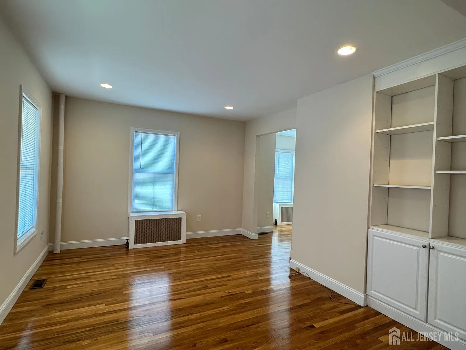 3 bed, 2.0 bath, 1570 sqft, $3,100 — Photo 4
