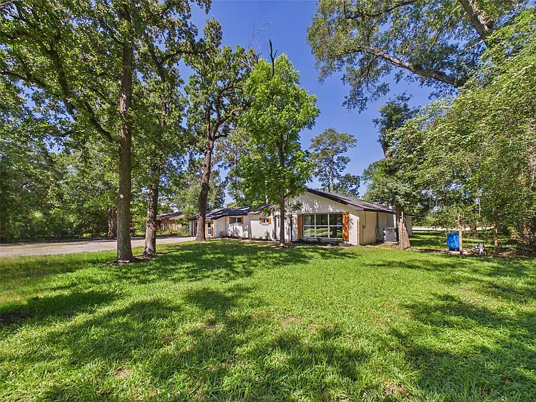 11515 Iberia Dr — Photo 3