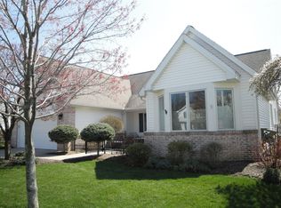 1229 Grassy Ln, Rossford, OH 43460