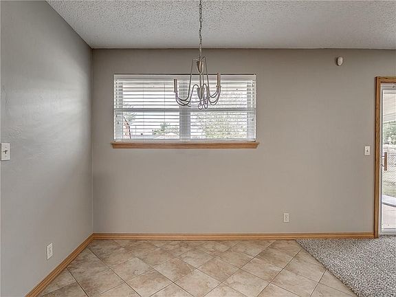 5th image of 4845 Woodview Dr