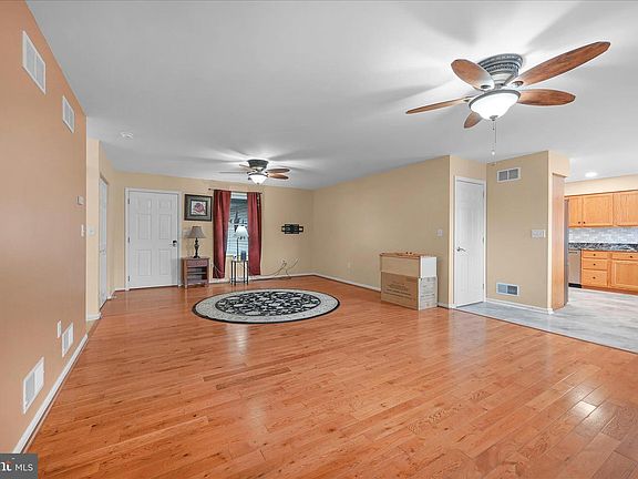4th image of 150 Sweetwater Ln