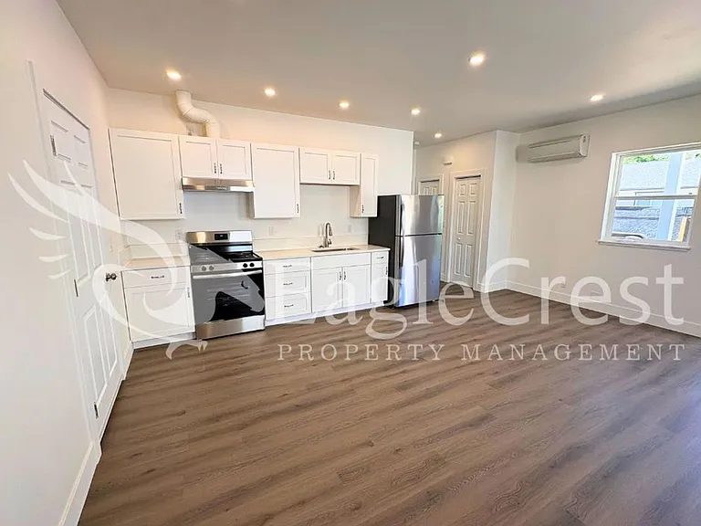 420 Ankeny St — Photo 27