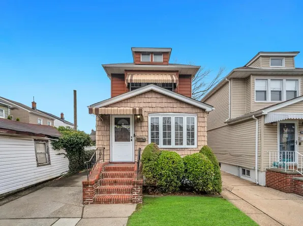 8636 254th St, Bellerose, NY 11426