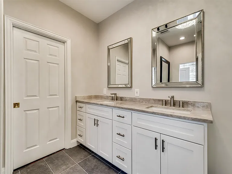 2902 N Pearl St — Photo 36