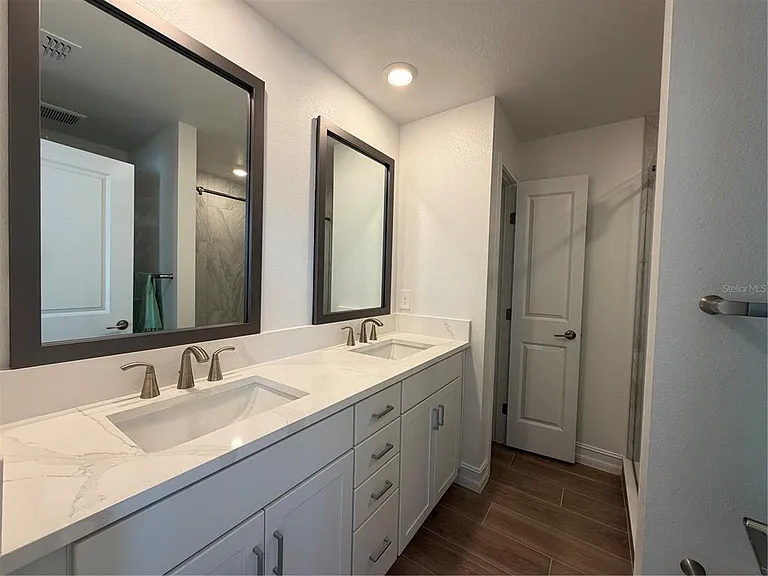 1523 W Chestnut St — Photo 9