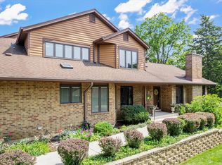 1049 Braemoor Dr, Downers Grove, IL 60515