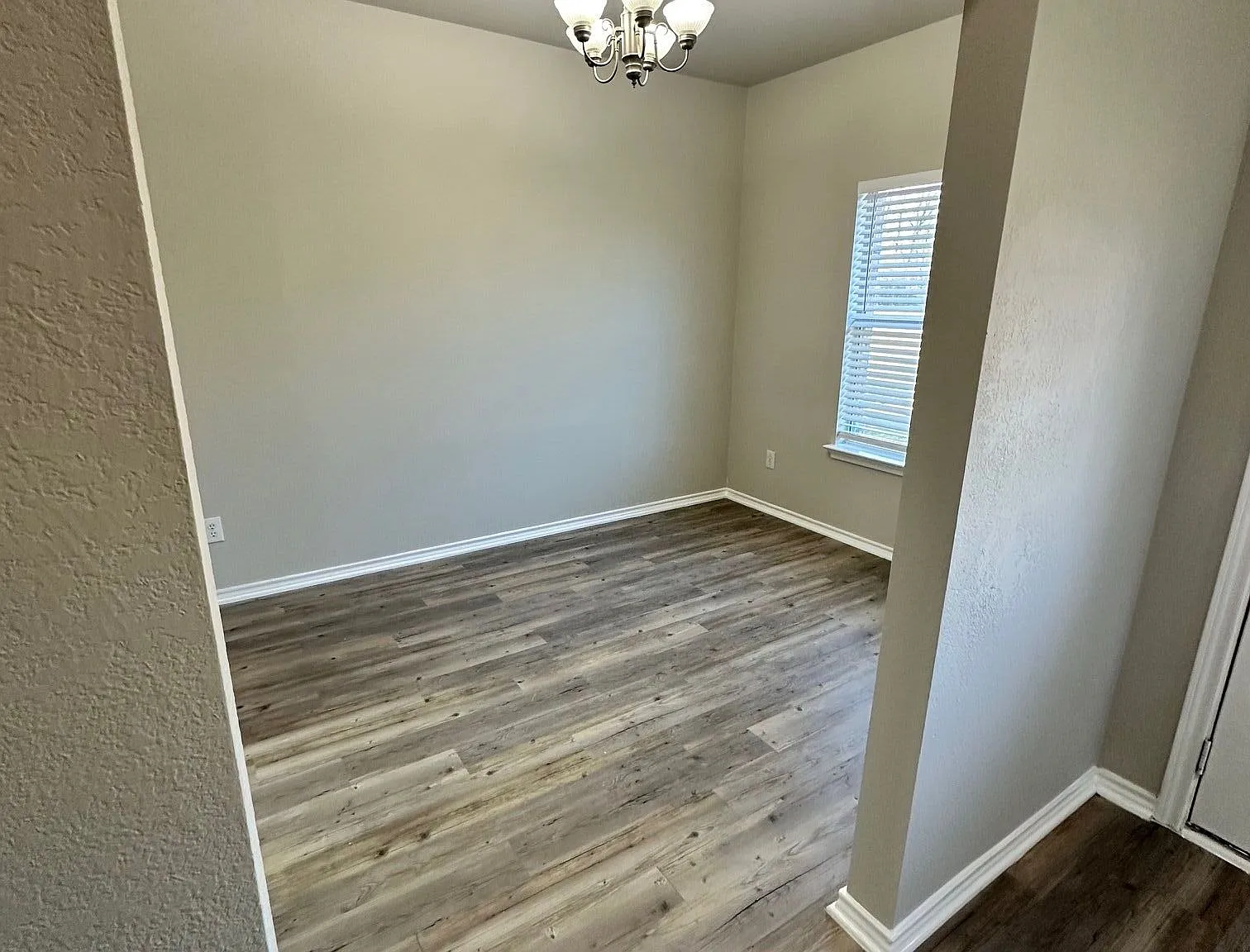 3 bed, 2.5 bath, 1400 sqft, $1,500 — Photo 3