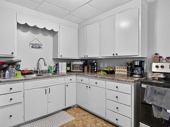 2nd image of 422 N 6th STREET