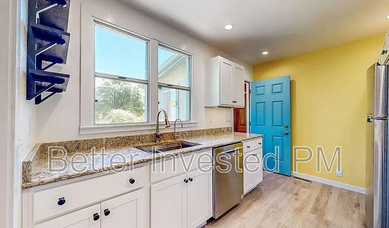 175 Giorno Ave — Photo 4