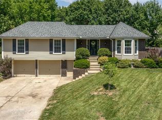 1005 SW Hiawatha Dr, Blue Springs, MO 64015