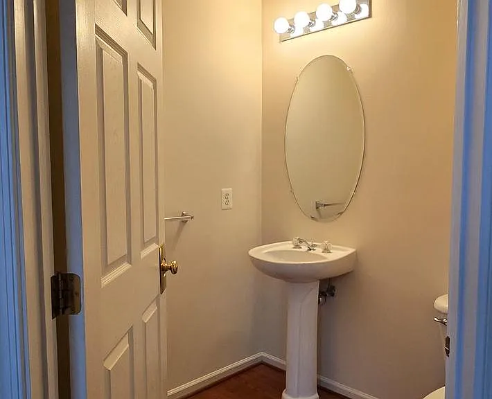 22614 Welborne Manor Sq — Photo 27