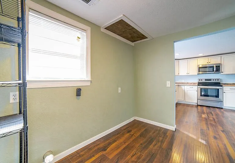 518 Railroad St — Photo 29